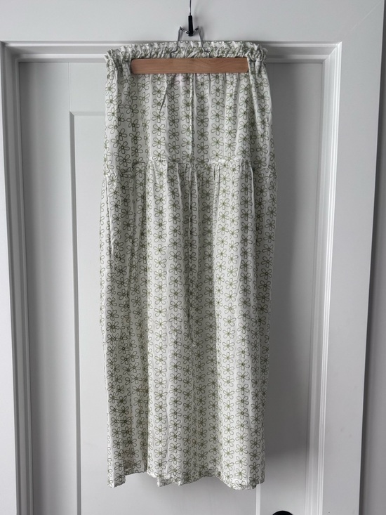Lisa Says Gah Dresses & Skirts - Lisa Says Gah Elastic Waist Midi Skirt in Light Sage Floral